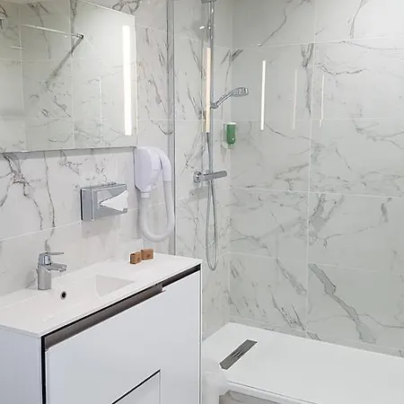 ル サーク ホテル 3*